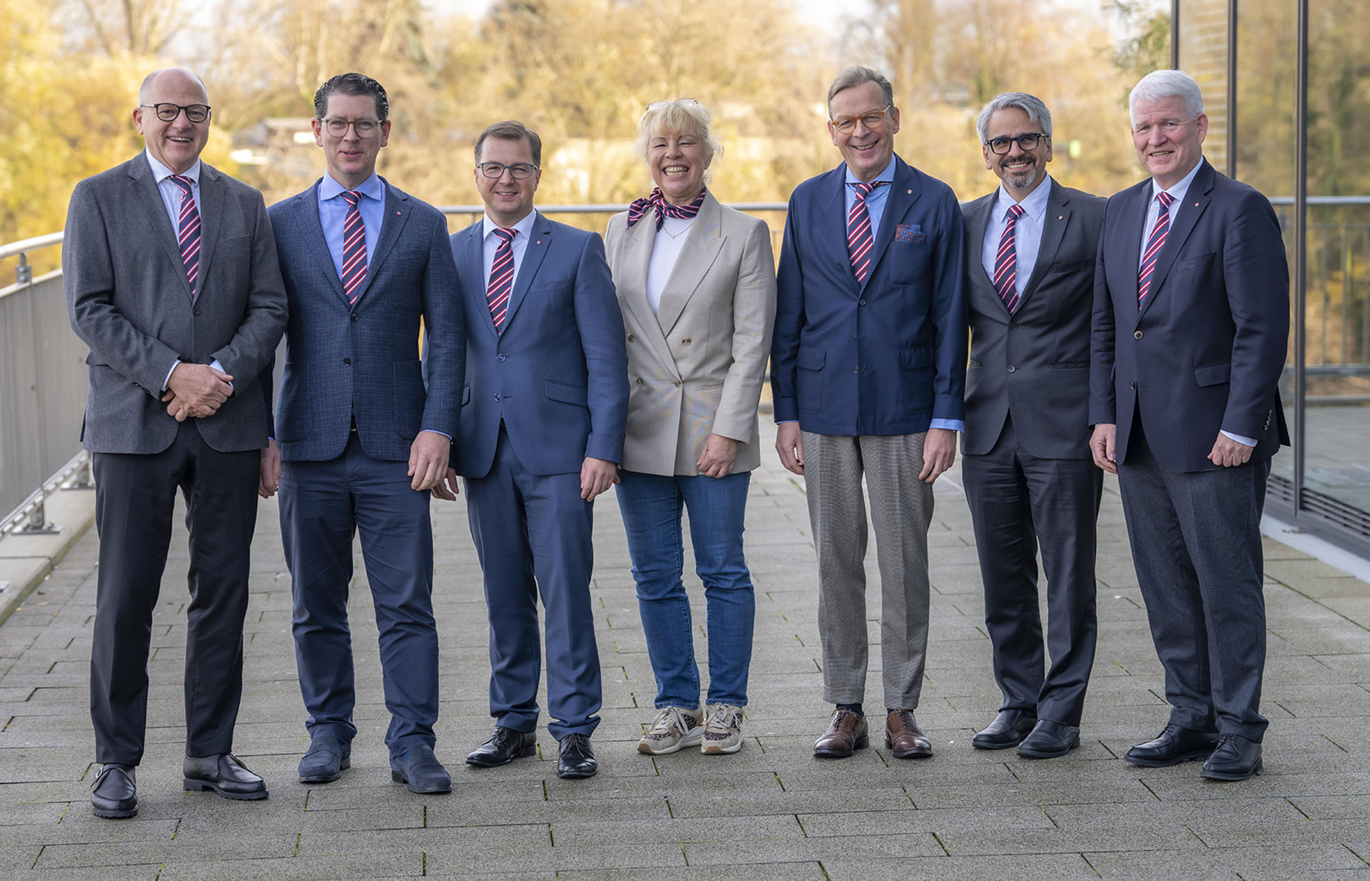Der Stiftungsrat von links Prof. Dr. med. Stephan Roth, Prof. Dr. med. Andreas Neisius, Prof. Dr. med. Christian Thomas(Präsident), Prof. Dr. med. Margit Fisch, Prof. Dr. med. Jan Fichtner, Prof. Dr. med. Dr. rer. nat. Daniel Eberli, Prof. Dr. med. Ulrich Humke